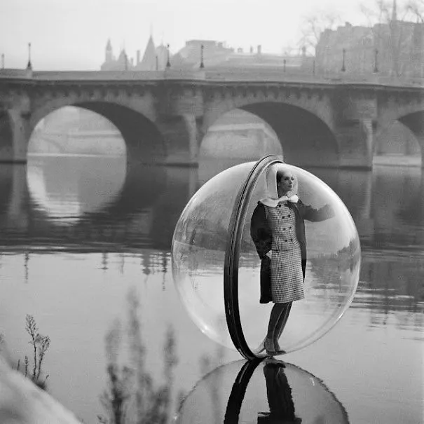 The Bubble Girl In Paris, 1963 - Before Photoshop