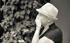 When She Was Diagnosed With Breast Cancer, Her Friends Decided To Do A Photoshoot. Here's What Happened: