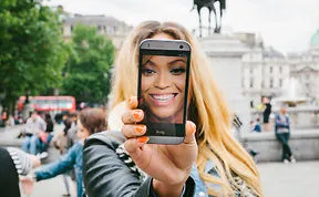 Dan Rubin Creates #phonies As A Reaction To #selfie Culture