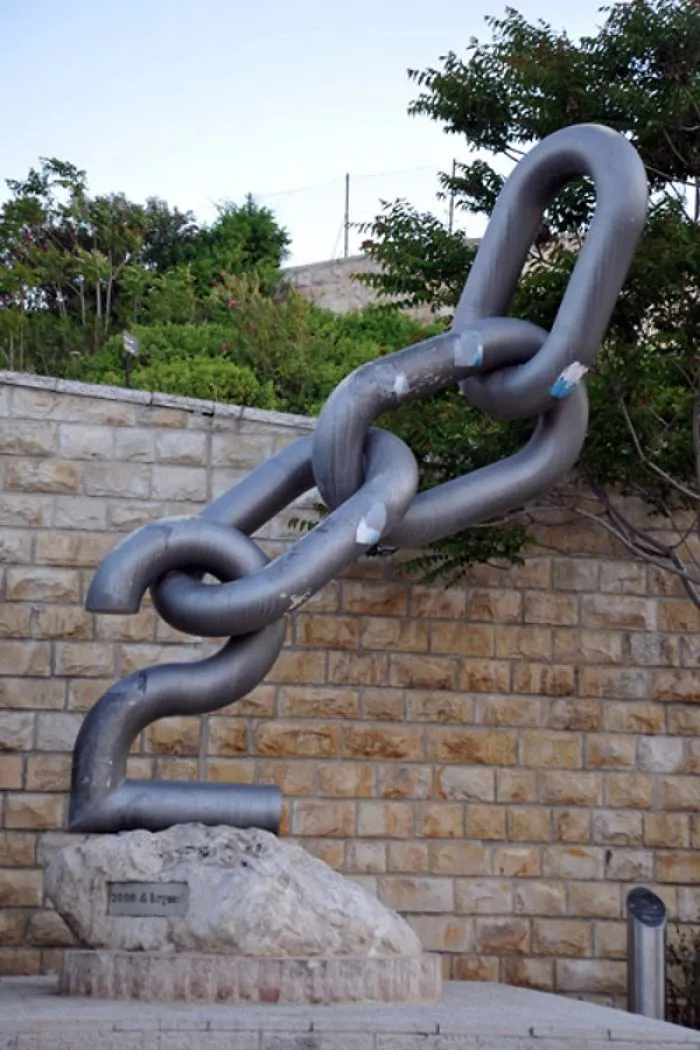 Bethlehem Monument "2000 &amp; Beyond" Using Chain Links