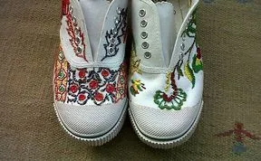 Hand Embroidery On Canvas Shoe.
