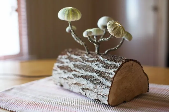 Moody Animated Spirit Of The Forest Lamp (leds And Urchin Shells)