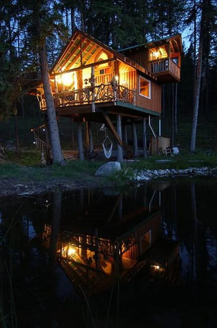 Outa The Woods Treehouse  Bc Canada
