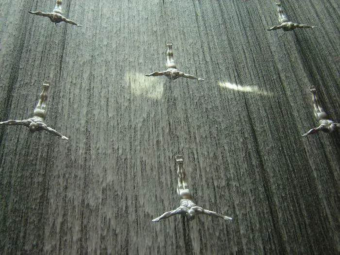 Dubai Mall Divers - Waterfall