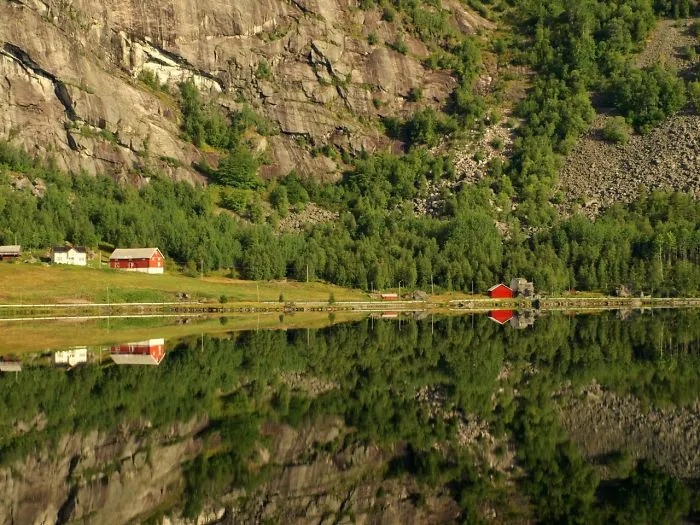 Stay Still In Norway