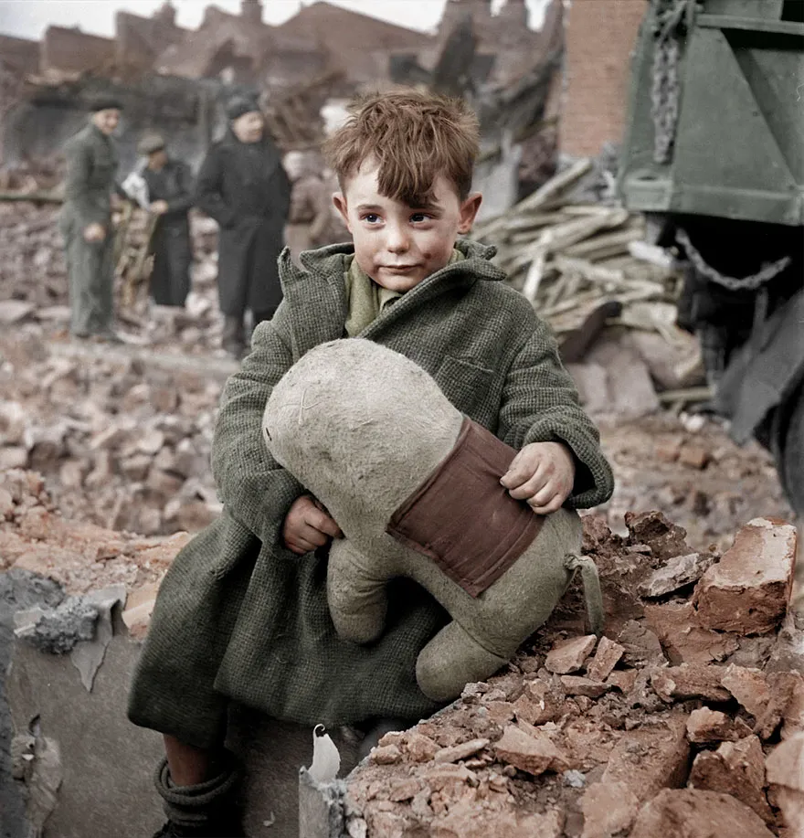 20 Historic Black and White Pictures Restored in Color (Part I)