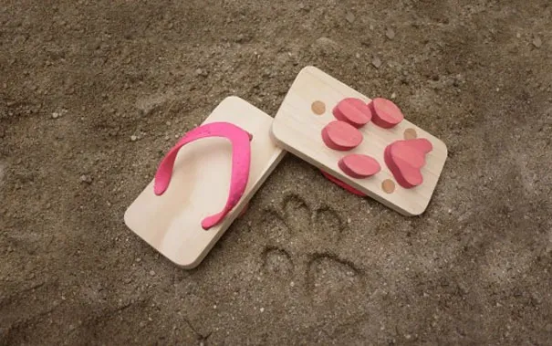 Cat's Paw Wooden Sandals
