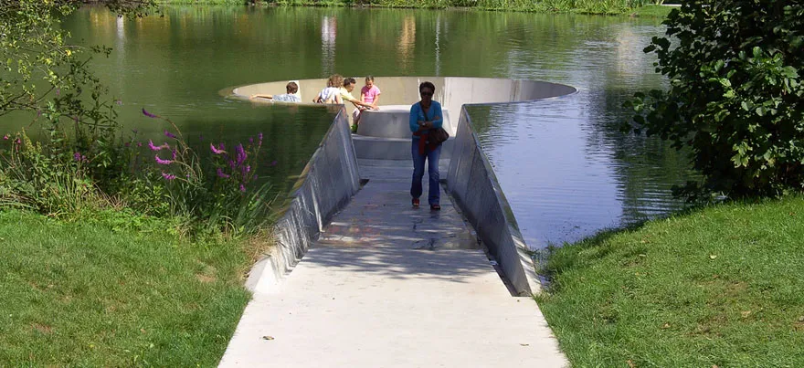 Sunken Observation Platform Let’s You Walk Below Water’s Surface