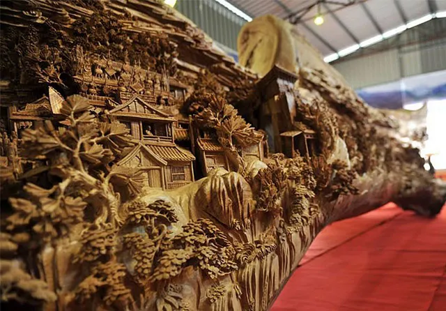 Chinese Sculptor Spends 4 Years Sculpting World's Longest Wooden Masterpiece