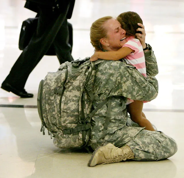 30 Powerful Photos That Capture the Best and Worst of Human Experience