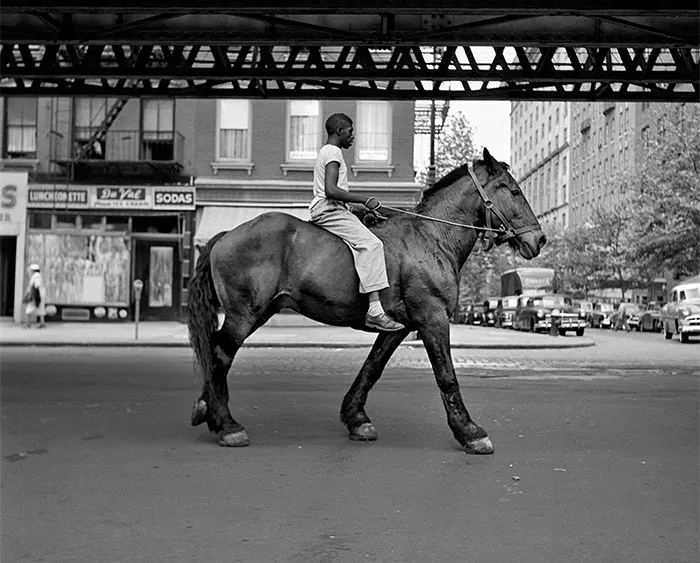 The Nearly Lost 1950s Street Photos of NYC And Chicago by Vivian Maier Were Discovered Only After Her Death