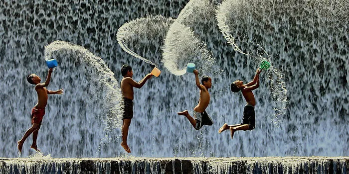 28 Magical Photos Of Children Playing Around The World