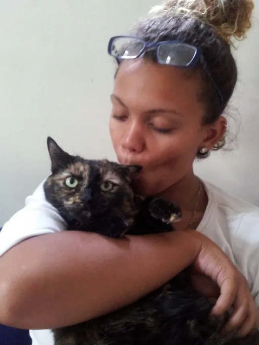 179 Heartwarming Photos Of Kids Playing With Their Cats