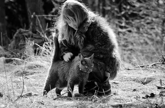 179 Heartwarming Photos Of Kids Playing With Their Cats