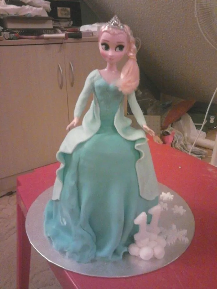Elsa Cake
