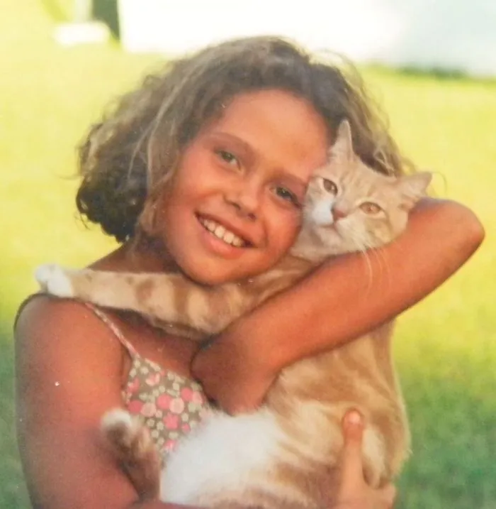 179 Heartwarming Photos Of Kids Playing With Their Cats