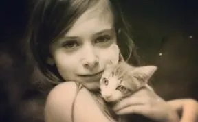179 Heartwarming Photos Of Kids Playing With Their Cats