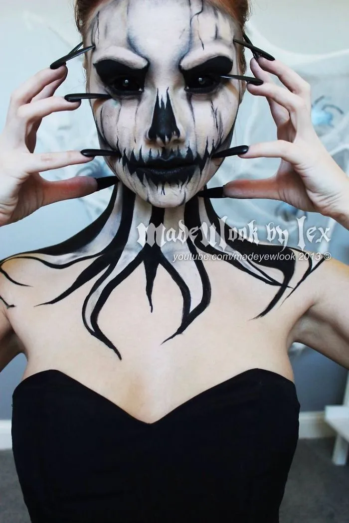 Screaming Harlequin Girl