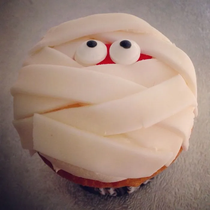 Halloween Mummy Cupcakes