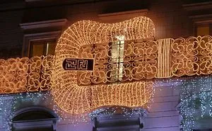 Share Pictures Of Christmas Lights From Around The World