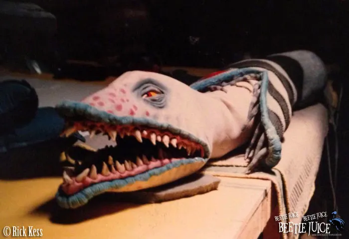 25 Amazing Behind The Scene Pics From Beetlejuice !