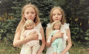 Icelandic Twin Girls Erna & Hrefna In Eerie Photos By Ariko Inaoka
