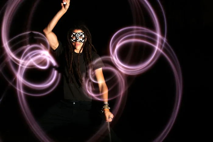 Luminescencia Project: Led Lights On Circus Performance