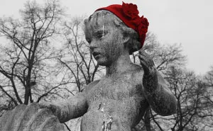 Winter Is Coming: Statues Around The World Get Hats