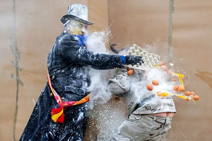 Els Enfarinats Festival Flour Fight (Spain)