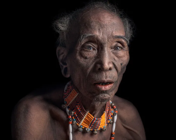 Two Bulgarian Photographers Create Breathtaking Portraits Of The Last Headhunters