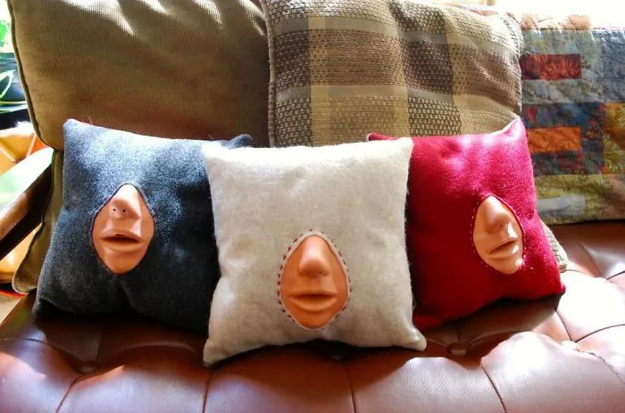 Kissing Pillow