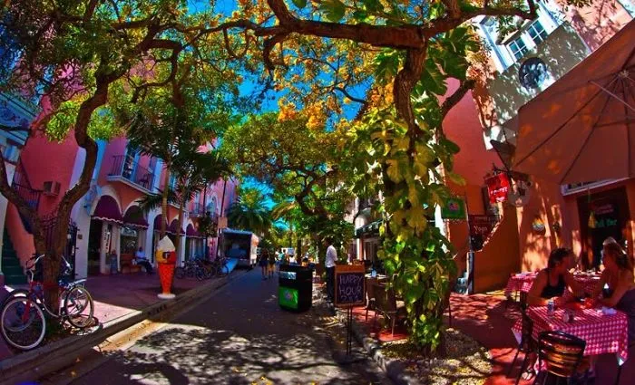 Espanola Way, Miami, Usa