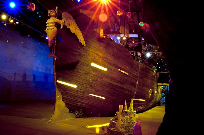 Multistory Explorable Indoor Ship "the Due Return"