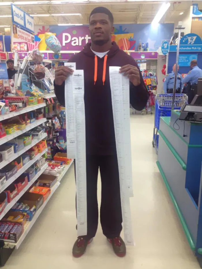 Andre Johnson Holding Receipts After He Gave 11 Kids In CPS 80 Seconds To Get Whatever They Wanted At Toys R Us