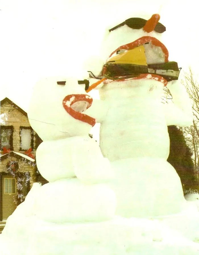 Ski-doo-eating Snowman, Thunder Bay, On