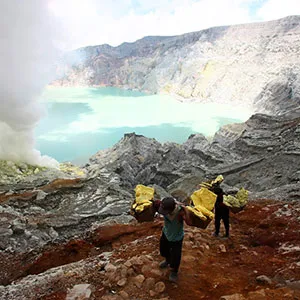 The Story Of Sulfur Miners’ Hard Work