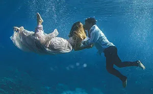 Trash The Dress: Underwater Wedding Photography