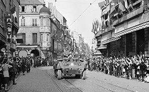 Last Summer, I Found WW2 Photos Of Dijon In France And Retook Them In The Same Places 70 Years Later