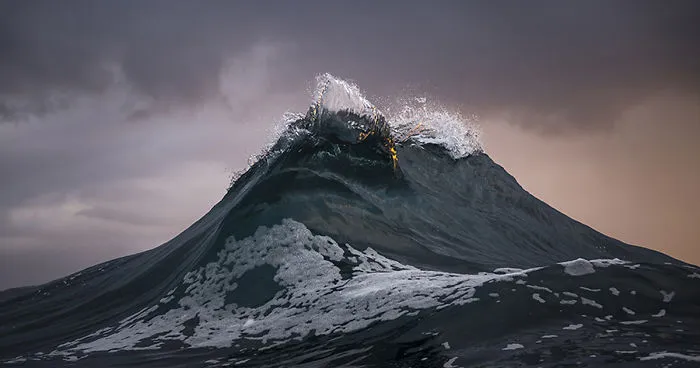 Mountains Of The Sea: Photographer 'Freezes' Waves To Make Them Look Like Mountains