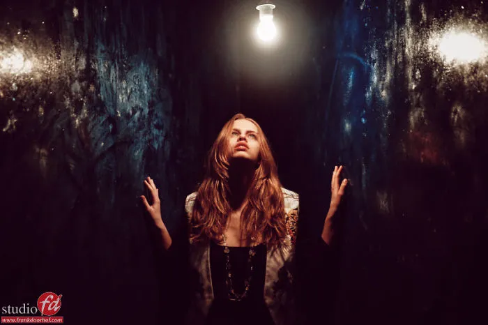 Continuous Lighting, Between Two Walls