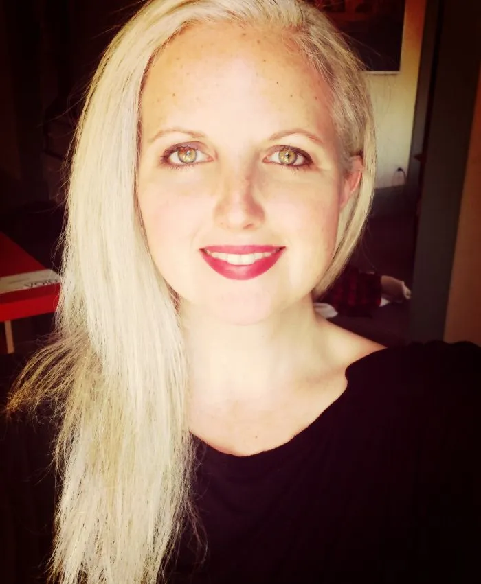 'Granny' Hair Trend: Young Women Are Dyeing Their Hair Gray