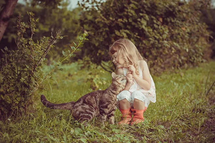 50 Adorable Photos Proving That Your Kids Need A Cat