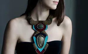 Painter Produce Necklaces With Belt Buckles