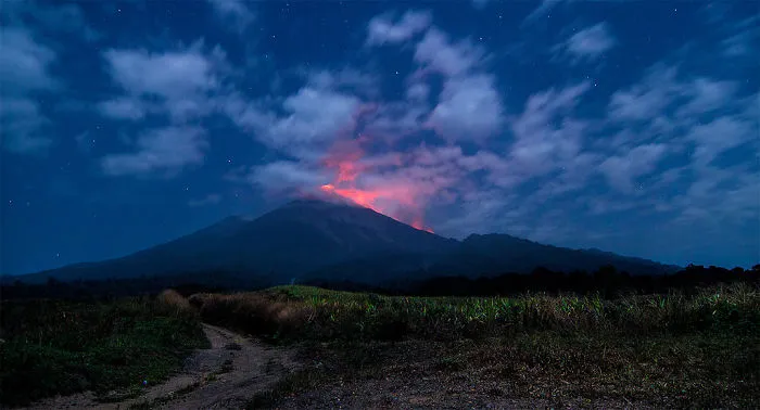 34 Breathtaking Pics Of Volcano Eruption In Chile That Forced 4,000 To Evacuate