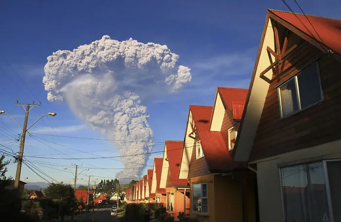 34 Breathtaking Pics Of Volcano Eruption In Chile That Forced 4,000 To Evacuate