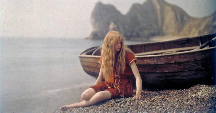 Christina In Red: Rare 1913 Color Photos Show How People Lived 100 Years Ago