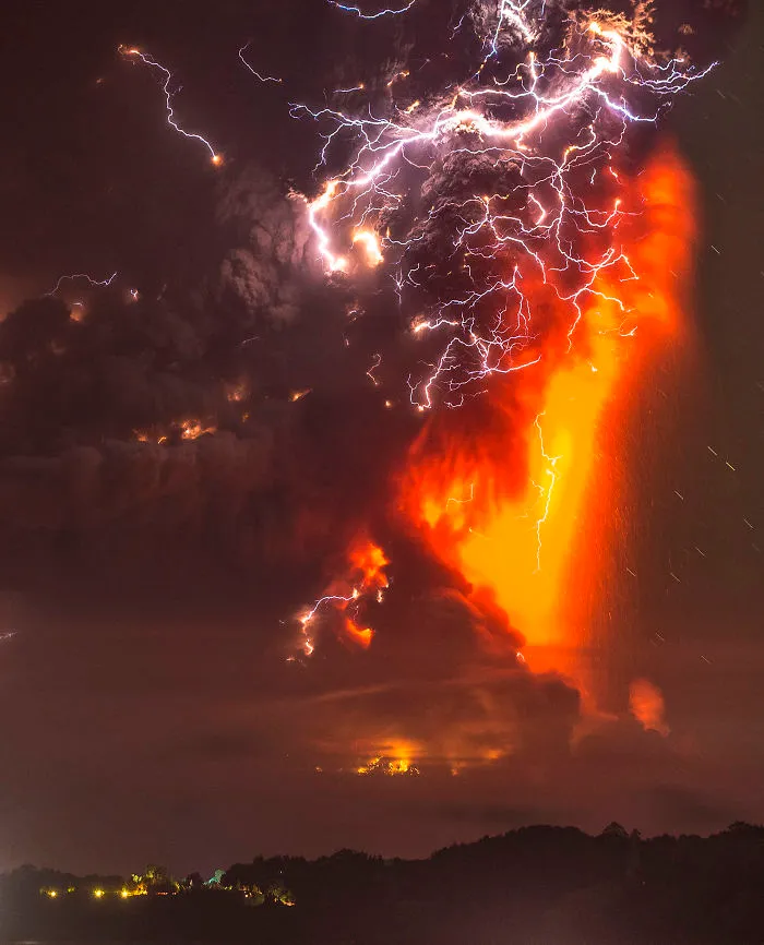 34 Breathtaking Pics Of Volcano Eruption In Chile That Forced 4,000 To Evacuate