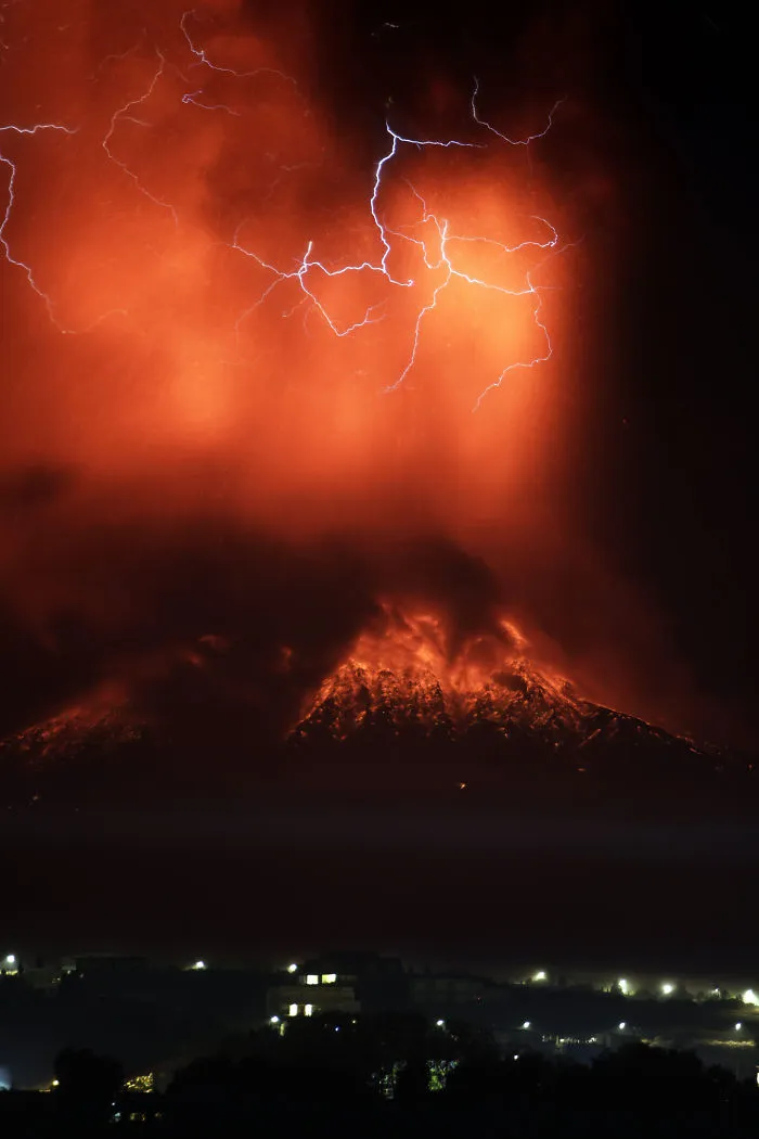 34 Breathtaking Pics Of Volcano Eruption In Chile That Forced 4,000 To Evacuate