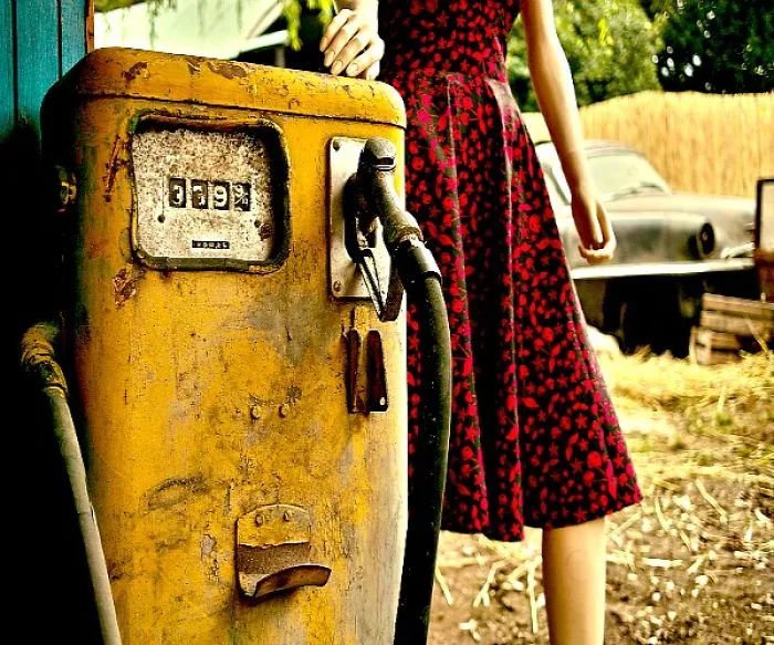 10 Rare And Vintage Photos Of Fuel Dispensers That Even Your Dad Would Barely Remember