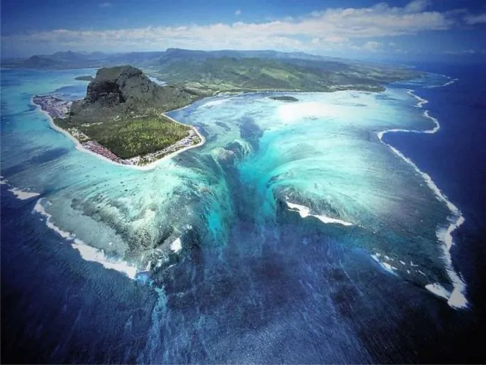 "underwater Waterfall" Illusion, Mauritius Island.